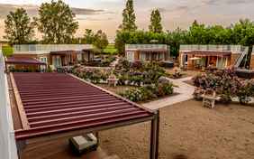 Das Glamping-Areal: Die Glamping-Kuben - Foto: Bethel Fath